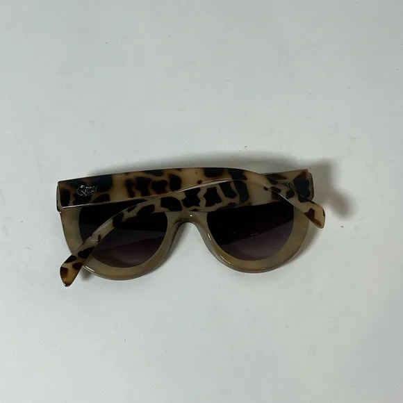 QUAY x SHAY Jinx Nomadchic Mitchell Sunglasses Desert Leopard MCM Glasses EUC